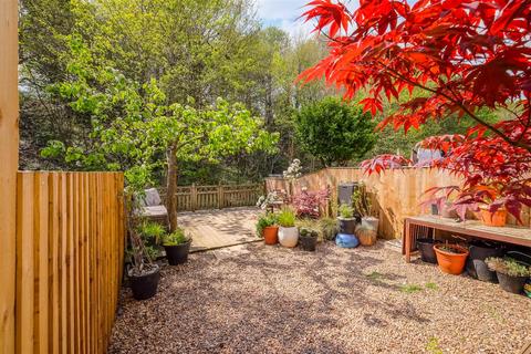 27 Broadacres, Bailiff Bridge, Brighouse, HD6 4DB
