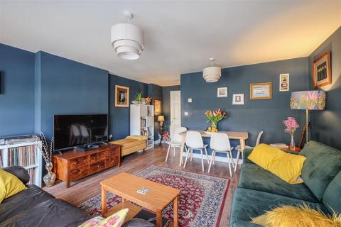 27 Broadacres, Bailiff Bridge, Brighouse, HD6 4DB