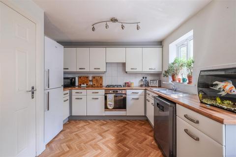 27 Broadacres, Bailiff Bridge, Brighouse, HD6 4DB