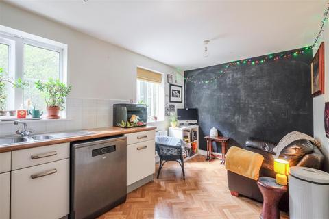 27 Broadacres, Bailiff Bridge, Brighouse, HD6 4DB