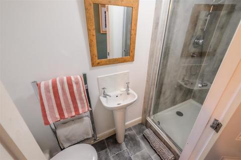 27 Broadacres, Bailiff Bridge, Brighouse, HD6 4DB