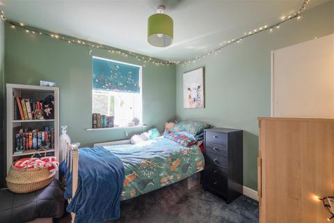 27 Broadacres, Bailiff Bridge, Brighouse, HD6 4DB