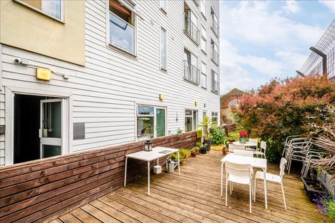 20 Mowlem Street, London, E2 9HE
