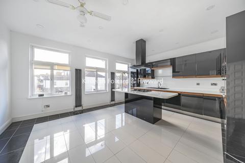 3 bedroom flat to rent, Upland Road, London, SE22