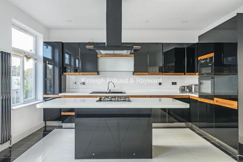 3 bedroom flat to rent, Upland Road, London, SE22
