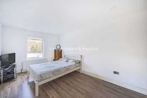 3 bedroom flat to rent, Upland Road, London, SE22