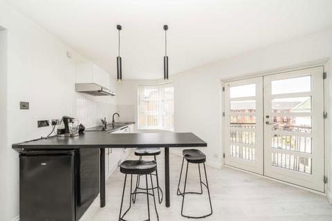 1 bedroom flat for sale, Wolfe Crescent, London SE16
