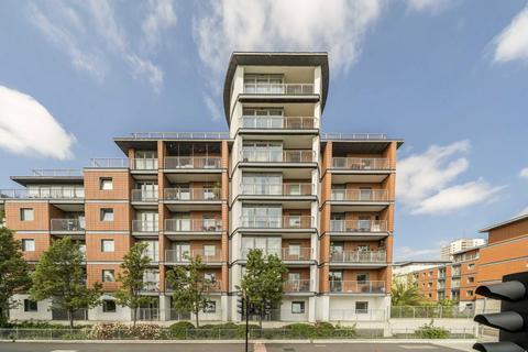 Holland Gardens, Brentford TW8