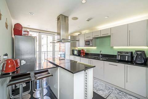 3 bedroom flat for sale, Holland Gardens, Brentford TW8