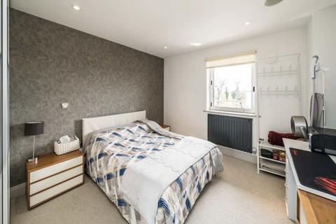 3 bedroom flat for sale, Holland Gardens, Brentford TW8