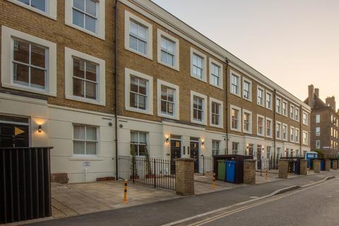 Flat to rent, Morecambe Street, London, SE17