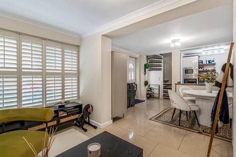 undefined, Watson Mews, Marylebone, London, W1H