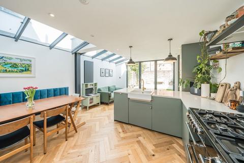 15 Grove Road, Twickenham, TW2 5NH