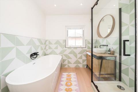 15 Grove Road, Twickenham, TW2 5NH