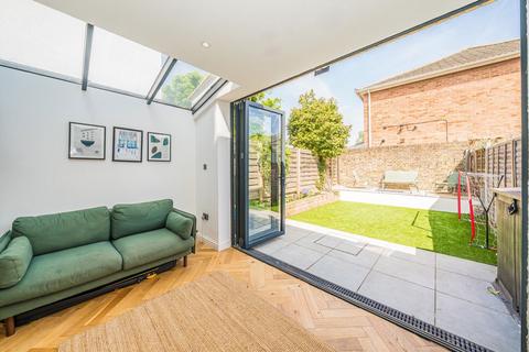 15 Grove Road, Twickenham, TW2 5NH