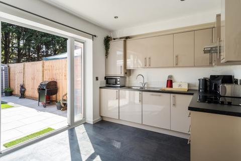 2 Foxcroft, Iver, SL0 9BX