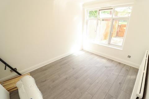 4 bedroom terraced house to rent, Clayburn Circle, Basildon, Essex, SS14