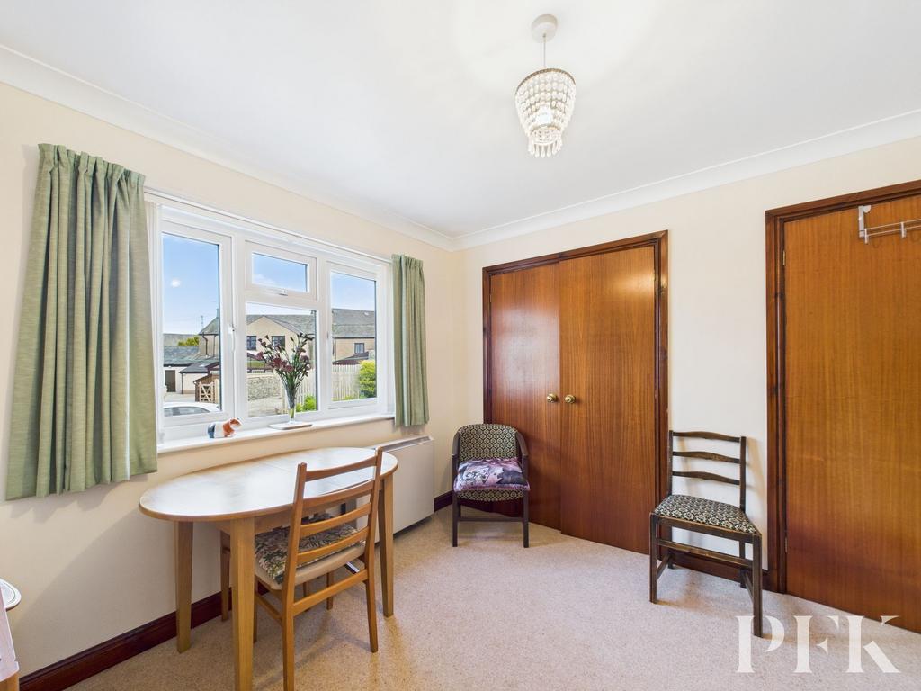 Bedroom 2/Dining Room