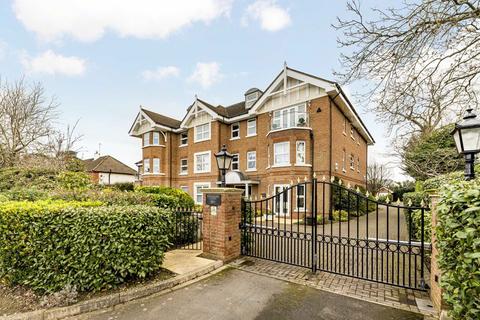 2 bedroom flat to rent, Oatlands Drive, Weybridge KT13