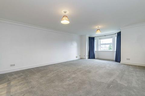 2 bedroom flat to rent, Oatlands Drive, Weybridge KT13