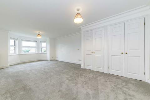 2 bedroom flat to rent, Oatlands Drive, Weybridge KT13