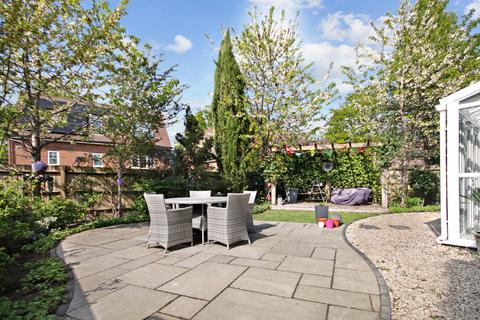 4 Ashurst Way, East Grinstead, RH19 3GJ