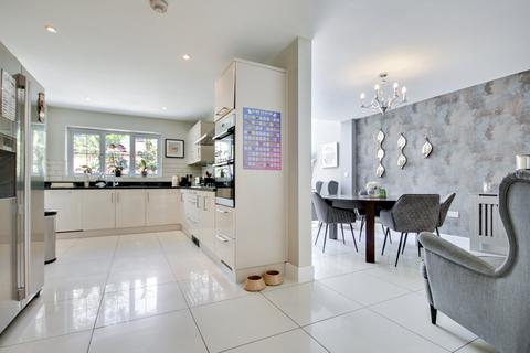 4 Ashurst Way, East Grinstead, RH19 3GJ