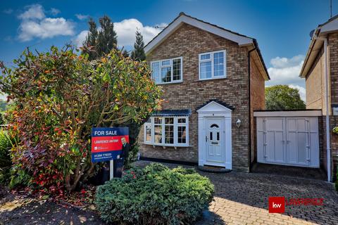 6 Blower Close, Rayleigh, SS6 8HW