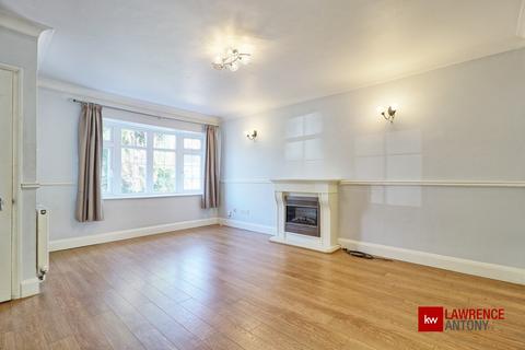 6 Blower Close, Rayleigh, SS6 8HW