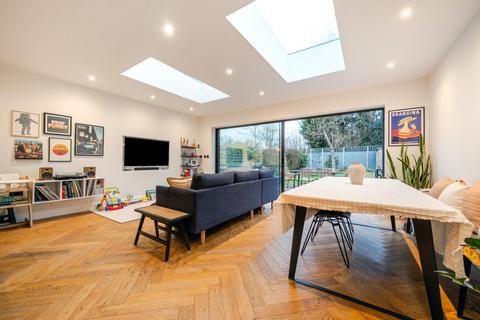 58 Linkside, London, N12 7LG