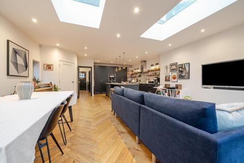 58 Linkside, London, N12 7LG