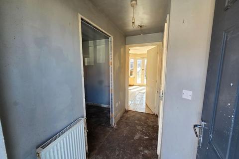 2 bedroom semi-detached house for sale, 2 Stryd Bennett, Llanelli, Dyfed, SA15 4DE