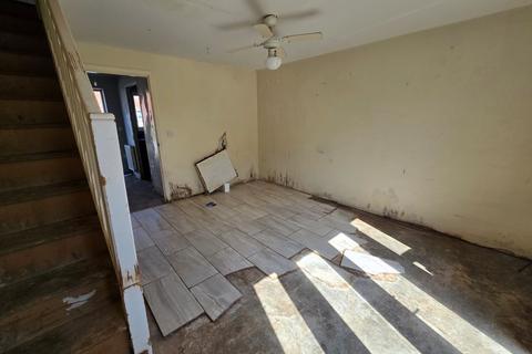 2 bedroom semi-detached house for sale, 2 Stryd Bennett, Llanelli, Dyfed, SA15 4DE