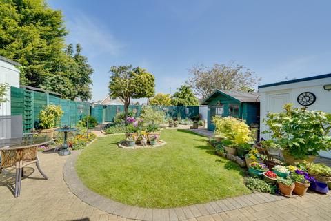 9 Ashton Close, Needingworth, St Ives, PE27 4UB