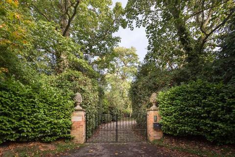 undefined, Churchend, Twyning, Gloucestershire, GL20