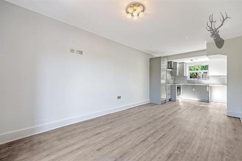 2 bedroom terraced house to rent, Collard Green, Loughton IG10