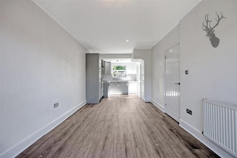 2 bedroom terraced house to rent, Collard Green, Loughton IG10
