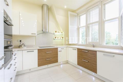 2 bedroom penthouse for sale, Montague House, Repton Park, Woodford Green, Essex