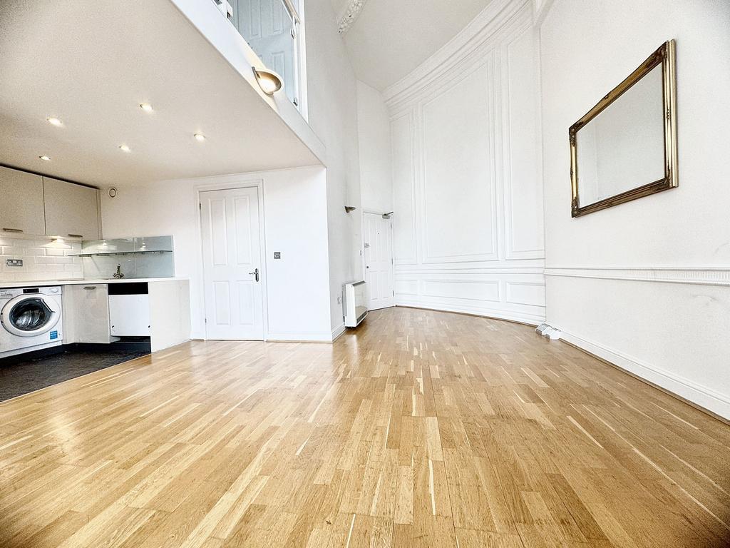 Sitting/Dining & Kitchen