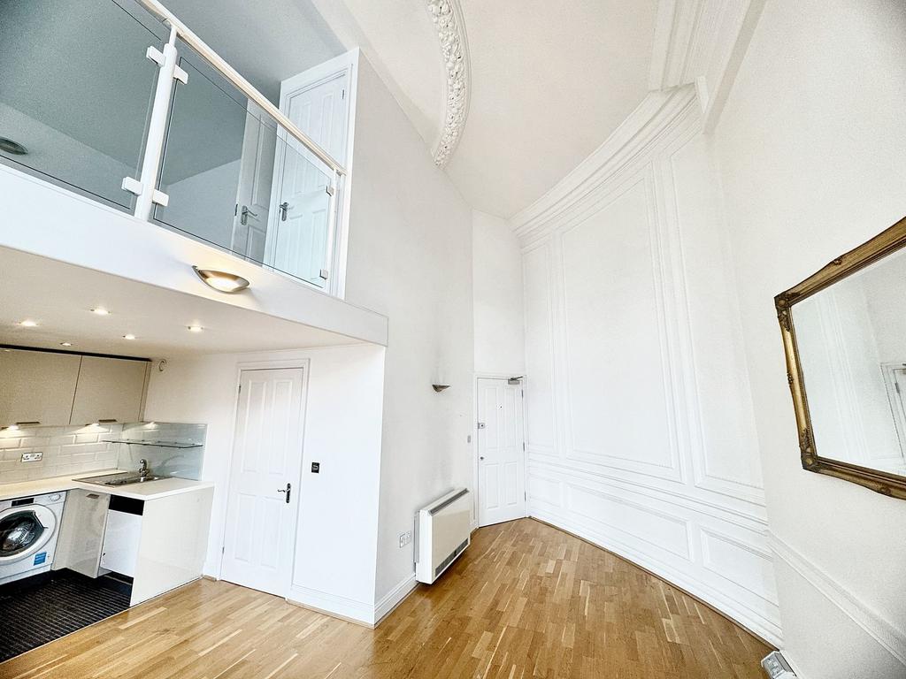 Sitting/Dining & Kitchen