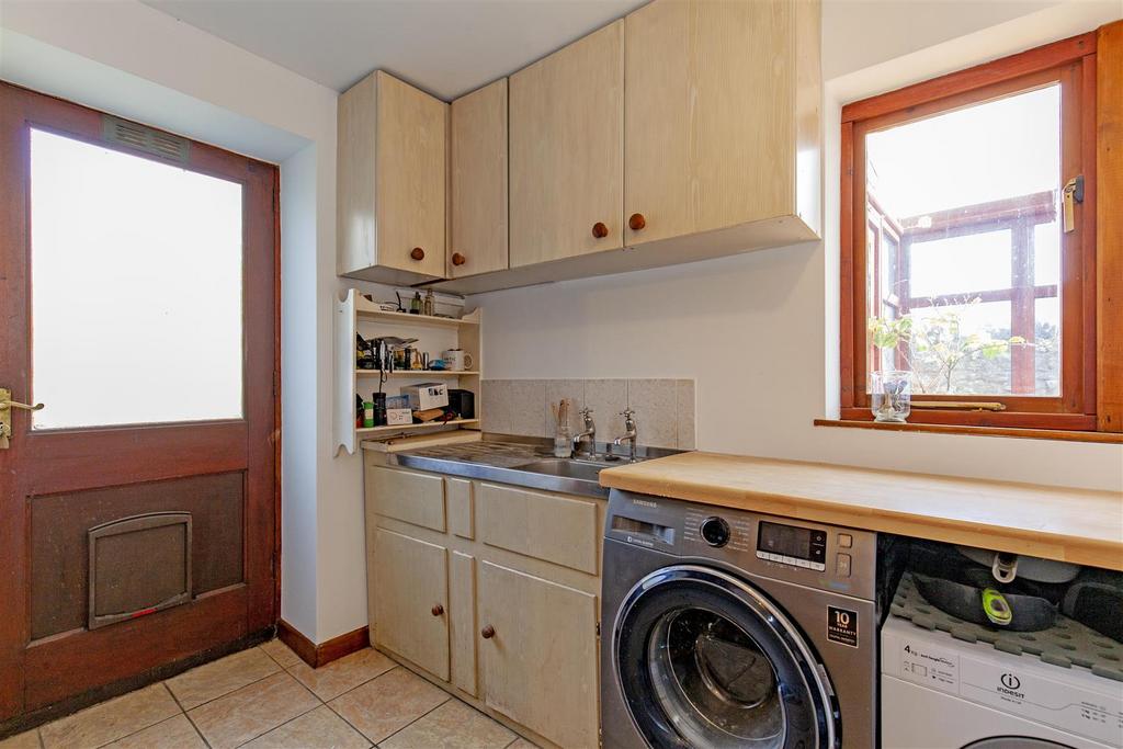 Utility Room-2.jpg