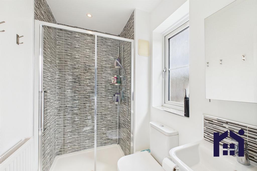 En suite to bedroom one