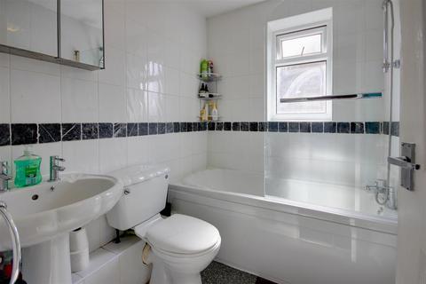 14 Briar Close, Newport, Brough, HU15 2QY