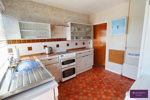 2 bedroom detached bungalow for sale, Cemetery Road, Hemingfield, Barnsley