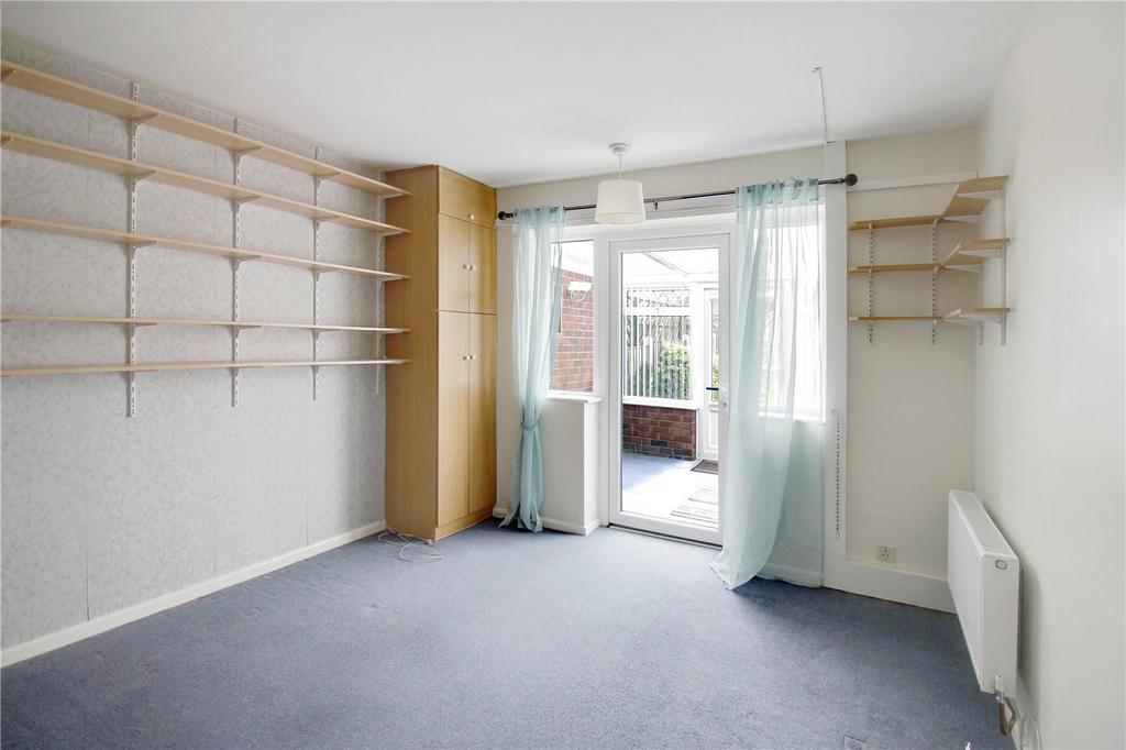 Dining Room/Bed 4