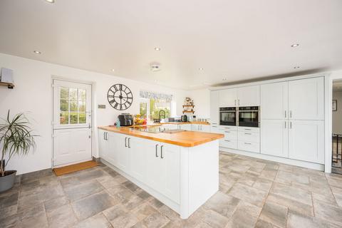 undefined, Llantilio Pertholey, Abergavenny