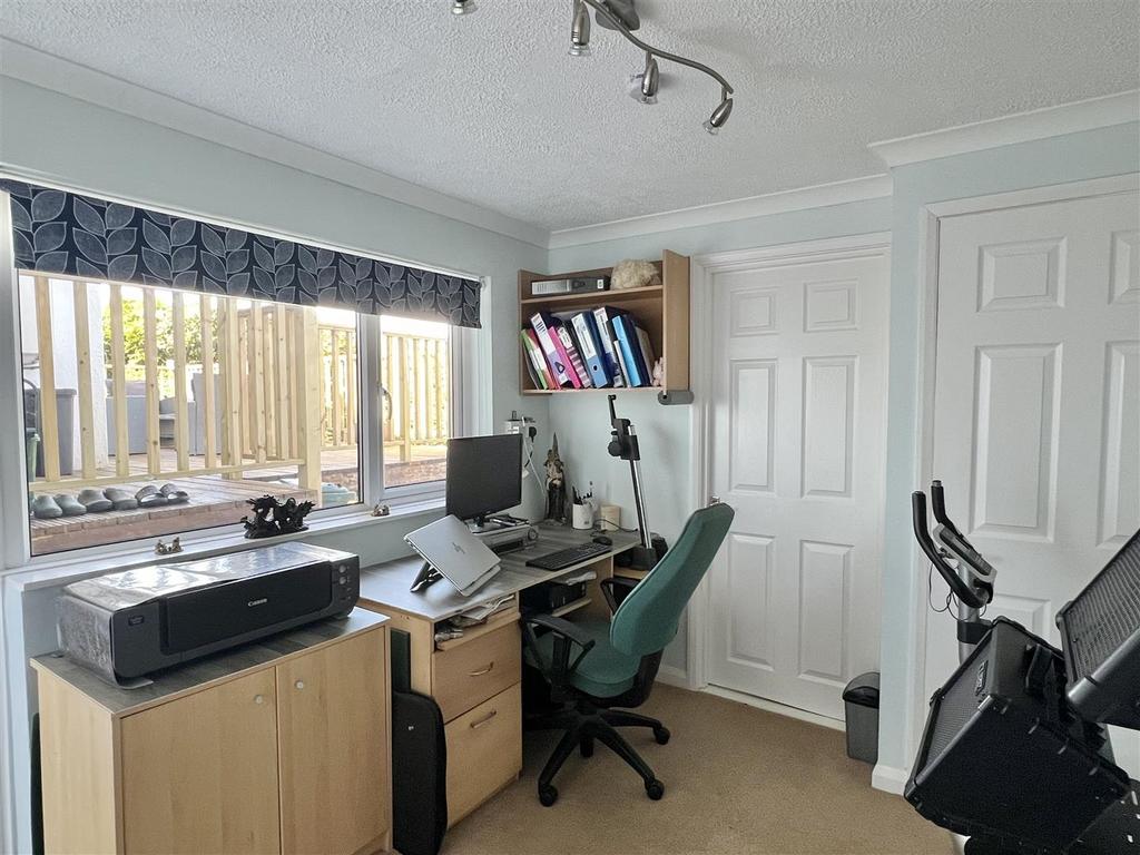 Bedroom/Office