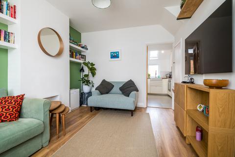 2 bedroom terraced house for sale, Garthorne Road