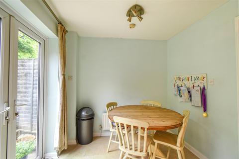 14 Dewpond Walk, Lychpit, Basingstoke, RG24 8RZ