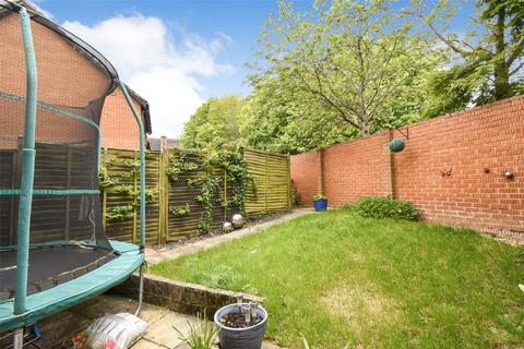 14 Dewpond Walk, Lychpit, Basingstoke, RG24 8RZ